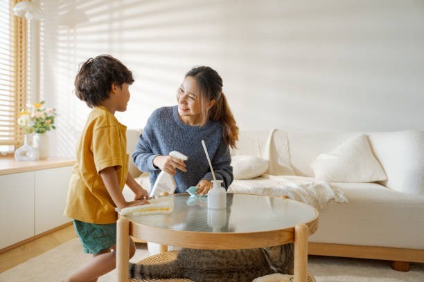 anak sopan santun, batasan sehat untuk anak, jangan paksa anak salim, parenting anak zaman now, people pleaser pada anak, anak diajari menolak dengan sopan, tips mendidik anak berani, hak tubuh anak, anak belajar berkata tidak, mamalyfe.id parenting